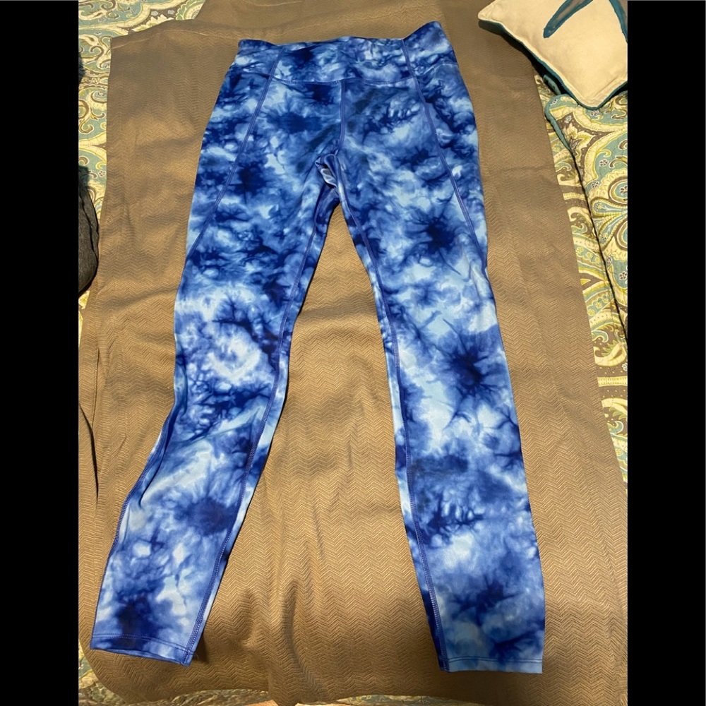 Blue & White work out leggings. Great for the gym.​